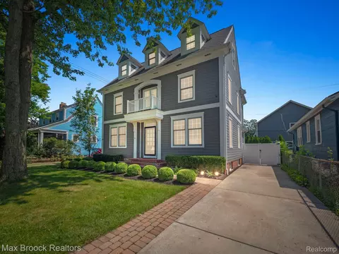 206 Curry Ave, Royal Oak, MI 48067