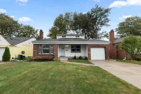21209 Huntington Ave, Harper Woods, MI 48225