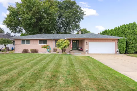 38235 Santa Anna St, Clinton Township, MI 48036