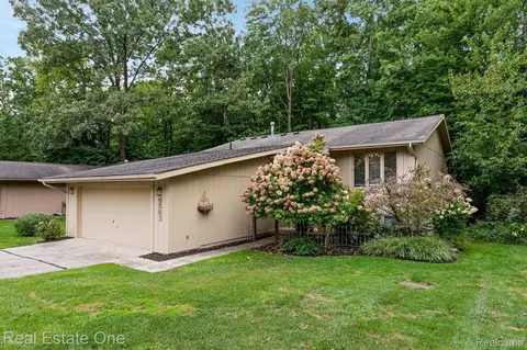 6563 Red Cedar Ln, West Bloomfield, MI 48324