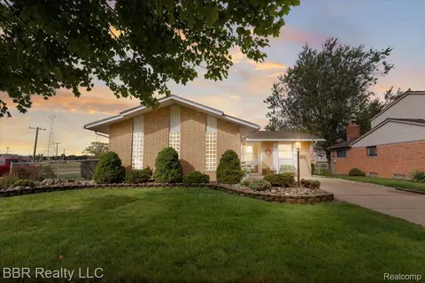 5196 Jackson St, Trenton, MI 48183