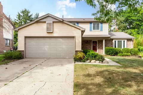 562 Lockport Rd, Rochester Hills, MI 48307