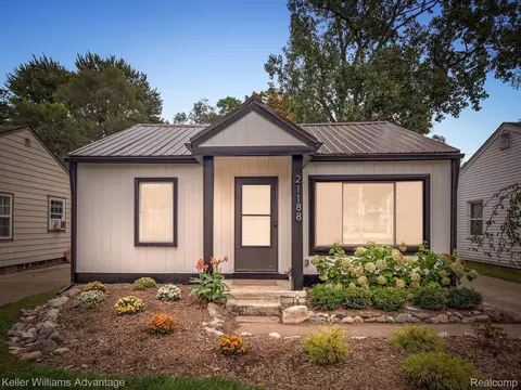 21188 Rensselaer St, Farmington Hills, MI 48336