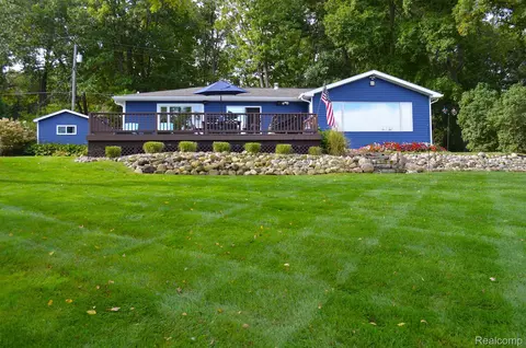 3581 Lakeview Dr, Brandon, MI 48462