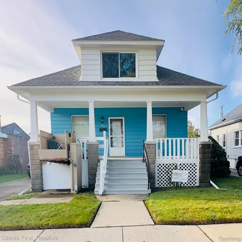 1527 Oak St, Wyandotte, MI 48192
