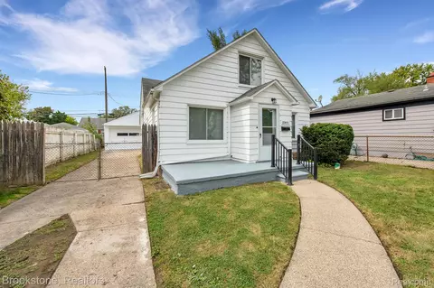 23451 Wellington Ave, Warren, MI 48089
