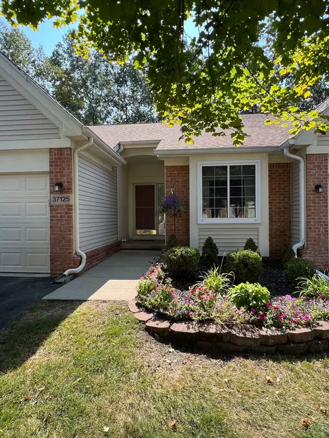 37125 Amhurst Dr #38, Westland, MI 48185