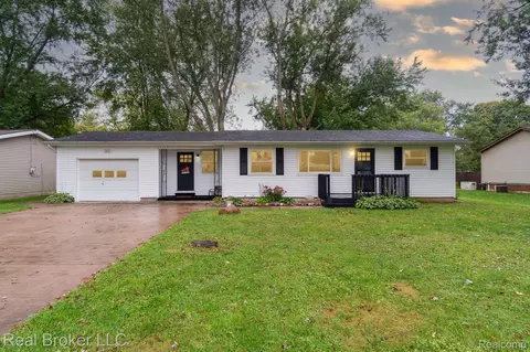 6078 Freedom Ln, Flint, MI 48506