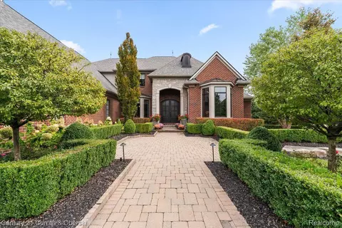 20774 Richmond Dr, Northville, MI 48167