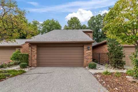 1810 Reis Ct, Rochester Hills, MI 48309
