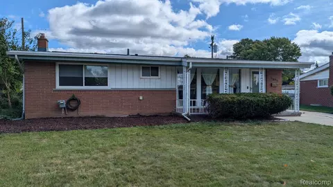 10034 Camden St, Livonia, MI 48150