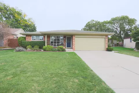 35946 Foothill Dr, Sterling Heights, MI 48312