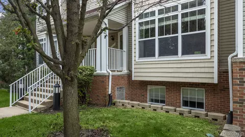 11669 Squiers Blvd, Utica, MI 48315