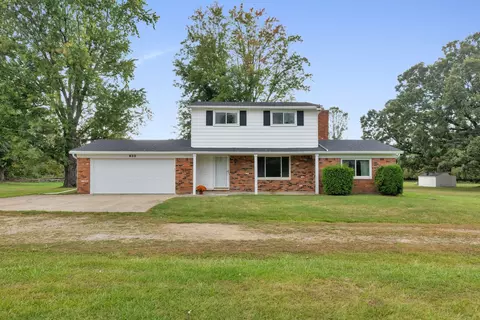 833 N Baldwin Rd, Brandon, MI 48371