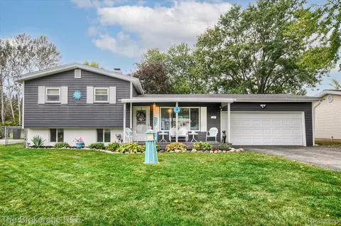 2390 Cheryl Ann Dr, Burton, MI 48519
