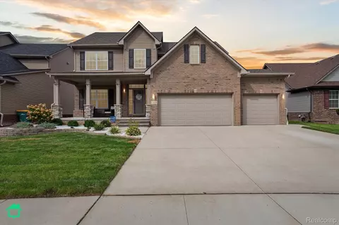 17416 Spartan Dr, Brownstown, MI 48174