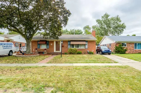 8826 Farmington Rd, Livonia, MI 48150