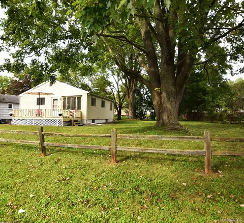 3226 Walton Ave, Flint, MI 48504