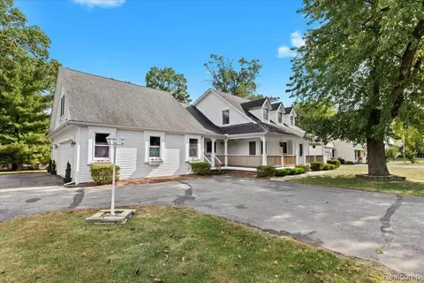 15536 E Shadyside St, Livonia, MI 48154