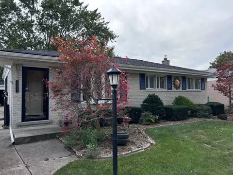 27641 Woodmont St, Roseville, MI 48066