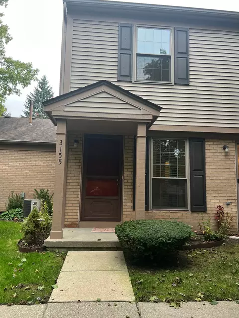 3155 Hidden Ridge Dr, Waterford, MI 48328