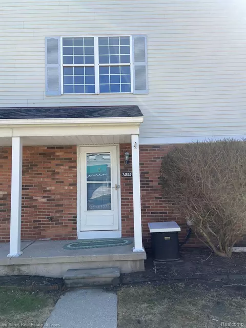 24674 Lake Meadow Dr, Harrison, MI 48045