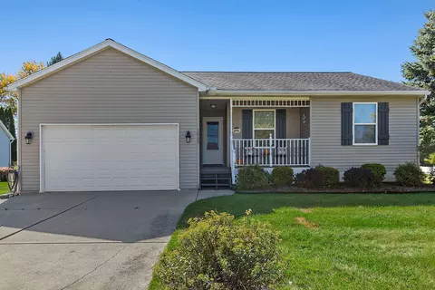 1055 Heather Heath Dr, Howell, MI 48843