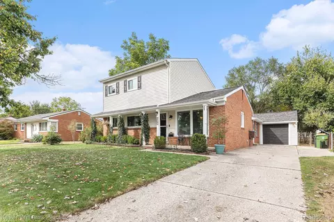 4727 Sidney St, Shelby Township, MI 48317