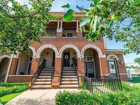 3981 Forester Blvd, Auburn Hills, MI 48326