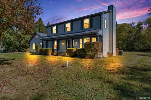 6420 Springfield Ln, Springfield, MI 48346