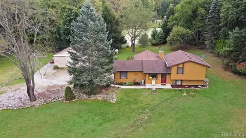 3121 Groveland Rd, Groveland, MI 48462
