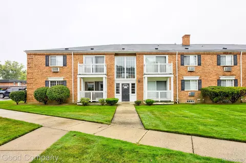 2425 Torquay Ave #102A, Royal Oak, MI 48073