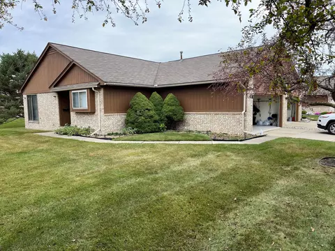 41235 Garfield Manor Dr, Clinton Township, MI 48038