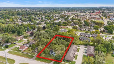 8360 E 13 Mile Rd, Warren, MI 48093