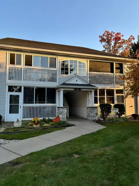 12331 Saint Andrews Way, Fenton, MI 48430