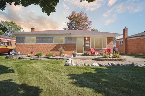 32600 Dover Ave, Warren, MI 48088
