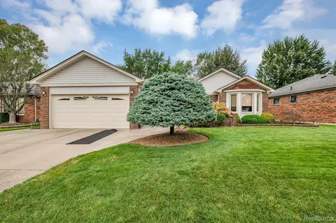 15037 Rivendell Dr, Sterling Heights, MI 48313