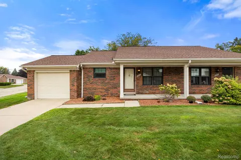 28037 Maple Forest Blvd E 52 9 Blvd E #52, Harrison, MI 48045