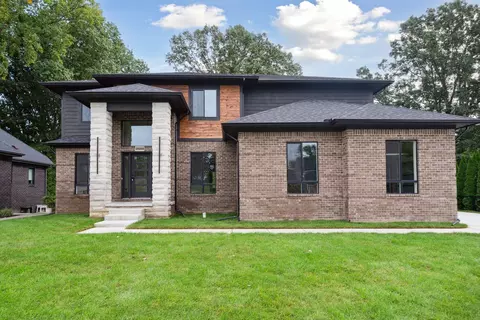 38368 Trillium Plc Pl, Harrison, MI 48045