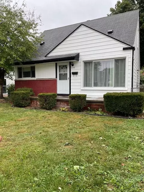 6858 Helen St, Garden City, MI 48135