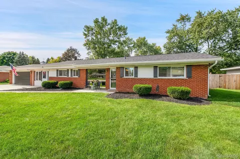 6657 Snow Apple Dr, Independence, MI 48346