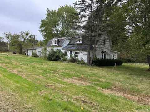 7103 Searls Rd, Kimball, MI 48074