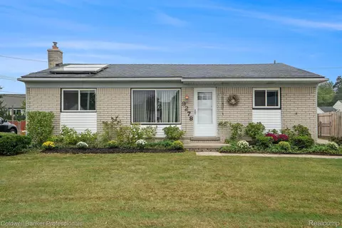 9278 Knolson St, Livonia, MI 48150