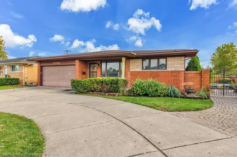 30010 Moulin Ave, Warren, MI 48088