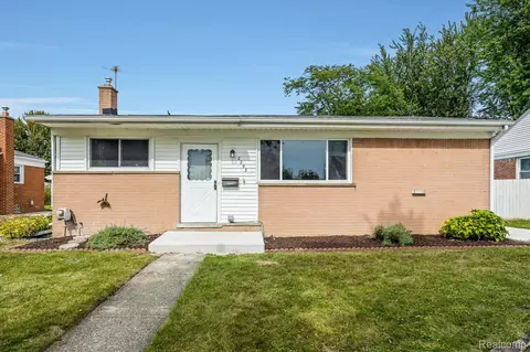 22931 Lincoln St, Saint Clair Shores, MI 48082