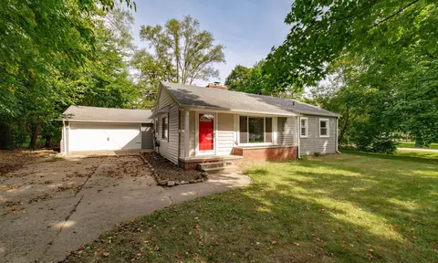 8317 Russell St, Shelby Township, MI 48317