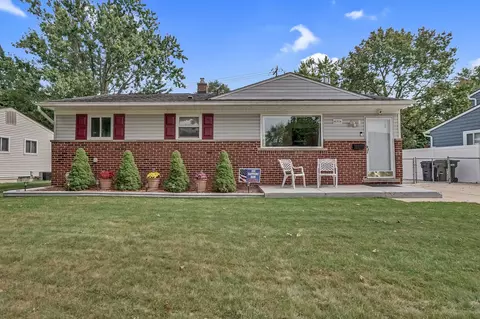 41924 Gainsley Dr, Sterling Heights, MI 48313