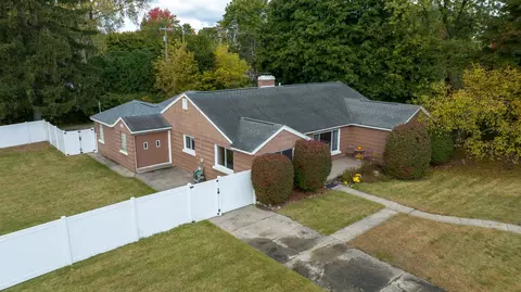 4125 Airport Rd, Waterford, MI 48329