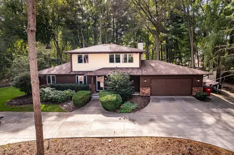 2403 Lochaven Rd, West Bloomfield, MI 48324