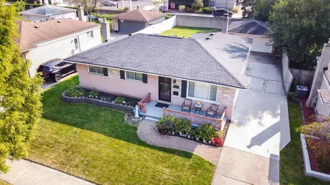 2754 Downey Dr, Troy, MI 48083